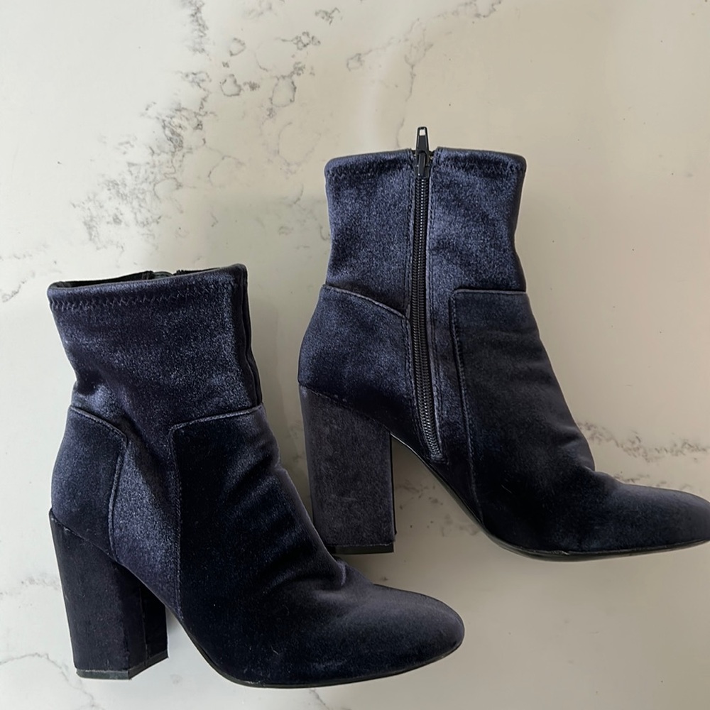 Nine West Blue Velvet Ankle Boots Size 6.5